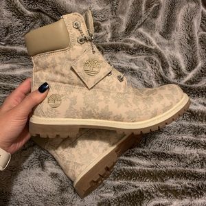 Timberland special edition rose print 8.5W New